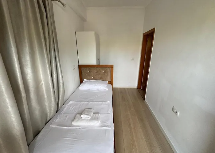 Toni Caca * 卡萨米尔